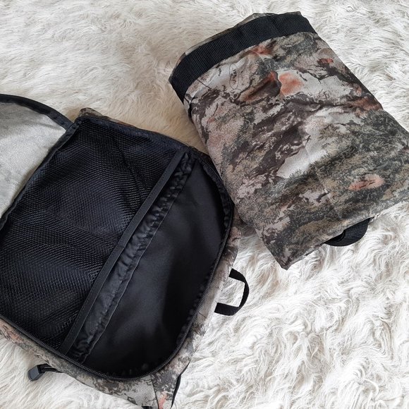 Green Natural Camo Gym Duffle Bag 36-inch - Picture 2 of 9